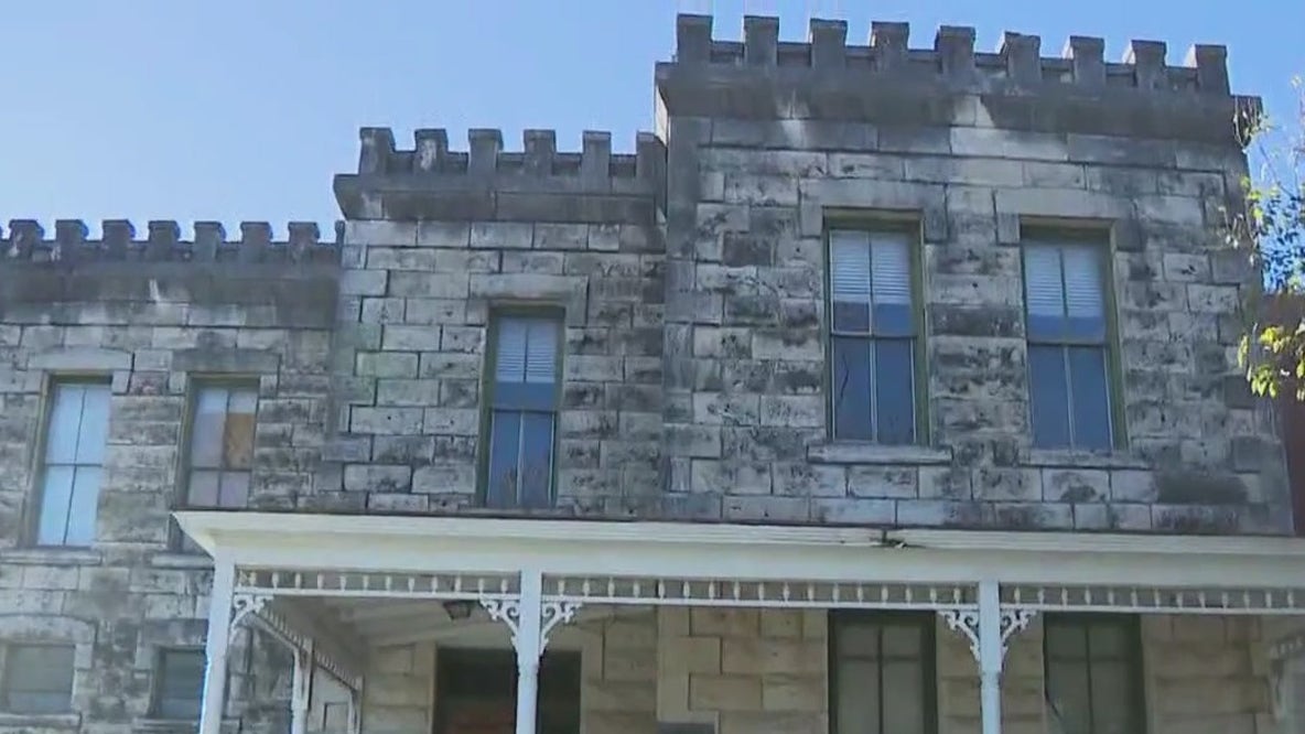 Parts of historic WilCo Jail being demolished